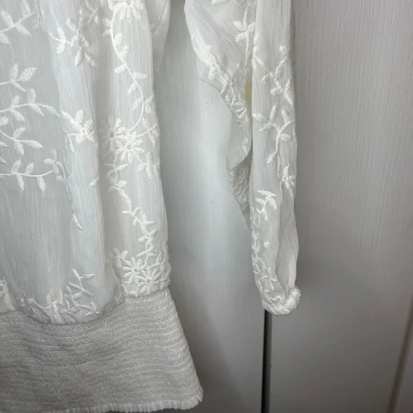 Elegant White Lace Women's Top - Picture 4 of 8